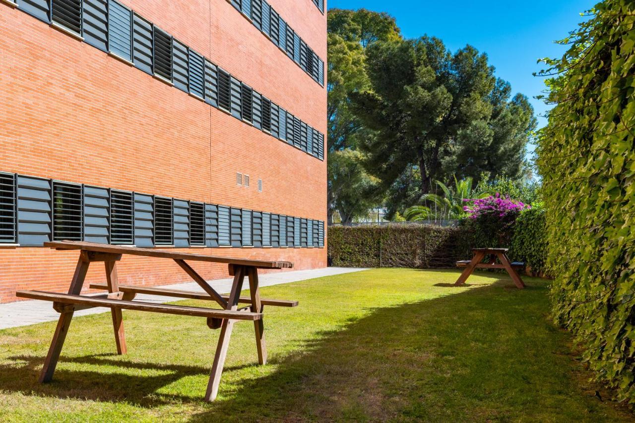 Micampus Estanislao Del Campo, Student Residence Seville Exterior photo